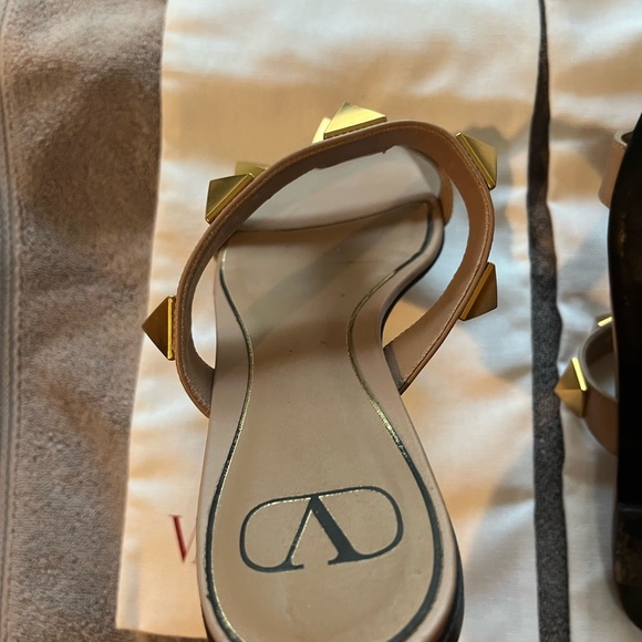 Valentino Roman Stud slide sandals - Picture 4 of 9